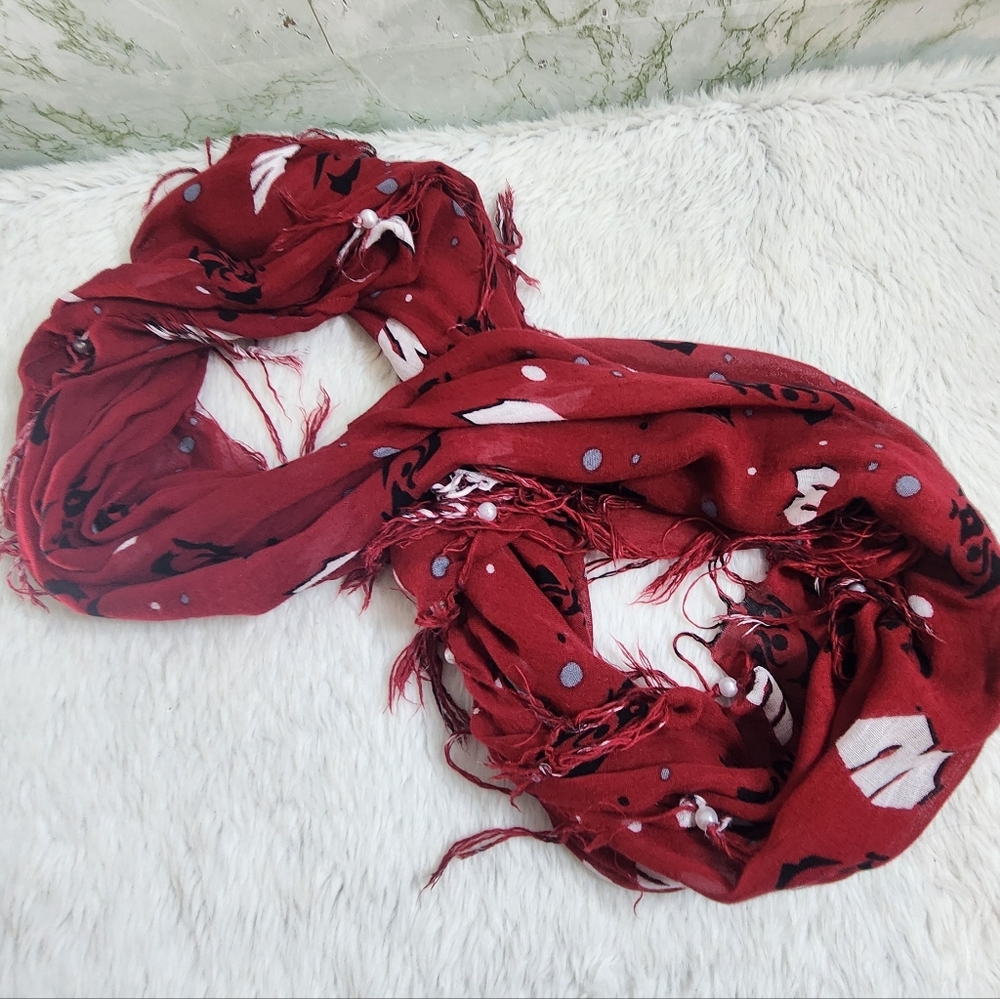 Wisconsin Badgers Infinity Scarf - Picture 4 of 8